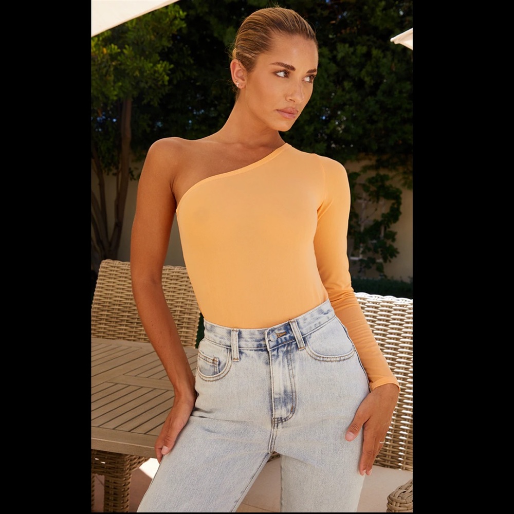 🍊Tangerine One Shoulder Bodysuit🍊